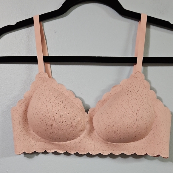 B Tempted Elegant Lace Trim Pink Bra W/Removable Pads Seamless Wireless Size M - Picture 1 of 12